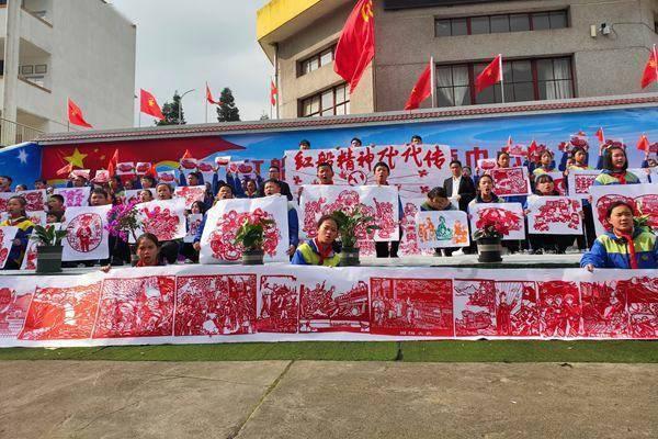 和男友断联了，期间他把情侣头像换了是为什么，也没有删我微信？
